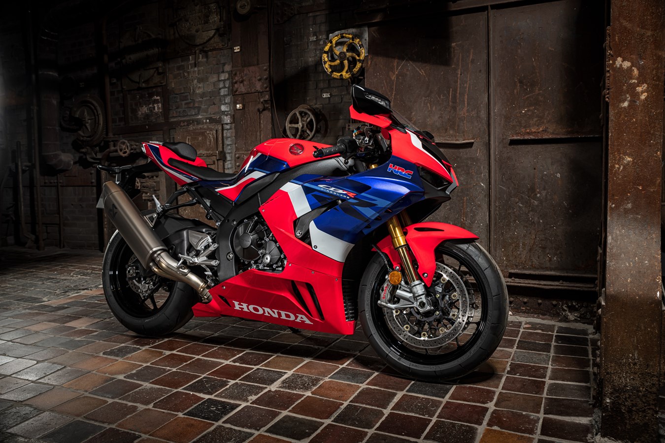 HONDA E AND FIREBLADE TAKE CENTRE STAGE AT PRESTIGIOUS RED DOT DESIGN MUSEUM